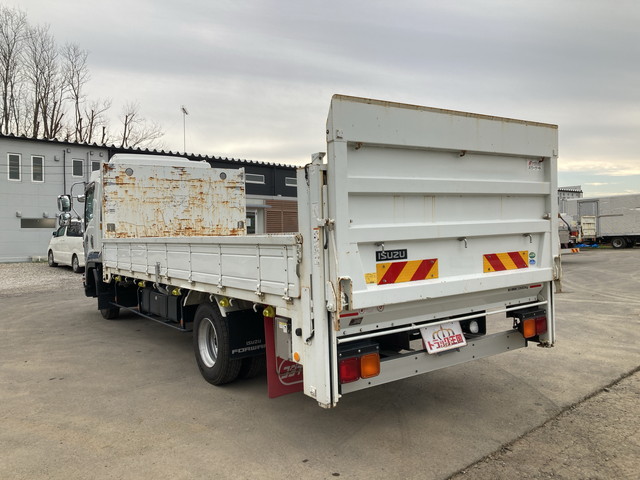 いすゞフォワード平ボディ中型（4t）[写真02]