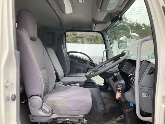 いすゞフォワード平ボディ中型（4t）[写真28]