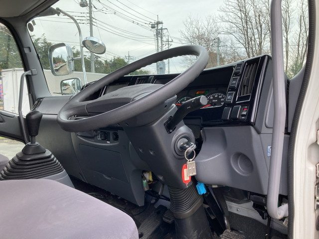 いすゞフォワード平ボディ中型（4t）[写真30]