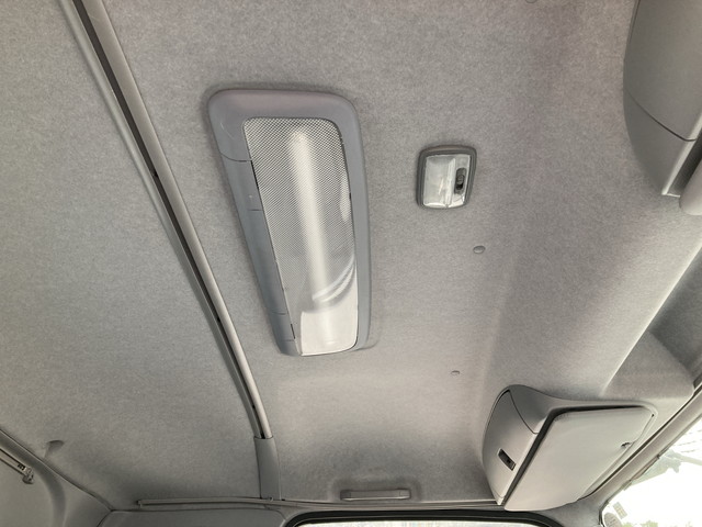 いすゞフォワード平ボディ中型（4t）[写真32]