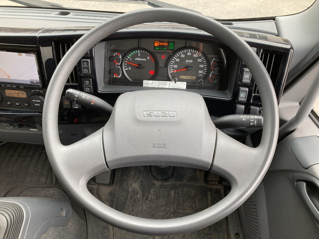 いすゞフォワード平ボディ中型（4t）[写真33]