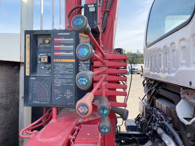 いすゞフォワードユニック4段中型（4t）[写真15]