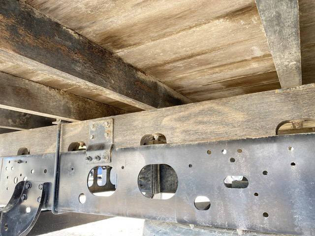 いすゞフォワードユニック4段中型（4t）[写真22]