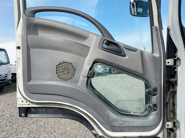 いすゞフォワードユニック4段中型（4t）[写真29]