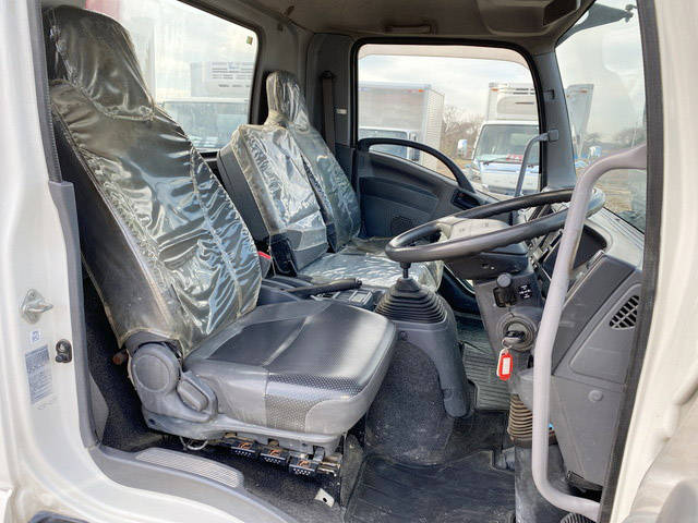 いすゞフォワードユニック4段中型（4t）[写真32]