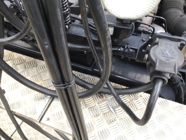 三菱ふそうスーパーグレートトレーラーヘッド（トラクターヘッド）大型（10t）[写真10]