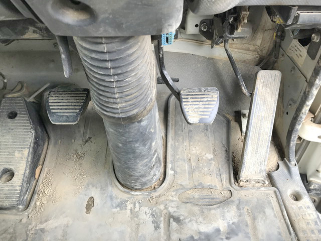 いすゞフォワード深ダンプ（土砂禁ダンプ）中型（4t）[写真32]