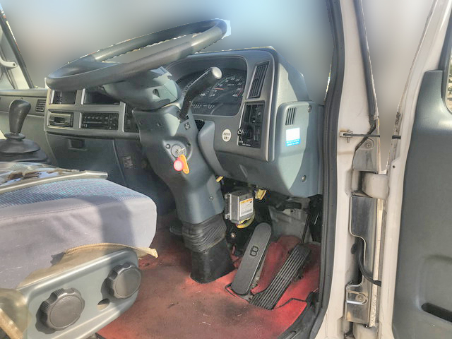 UDトラックスコンドルアルミブロック増トン（6t・8t）[写真26]