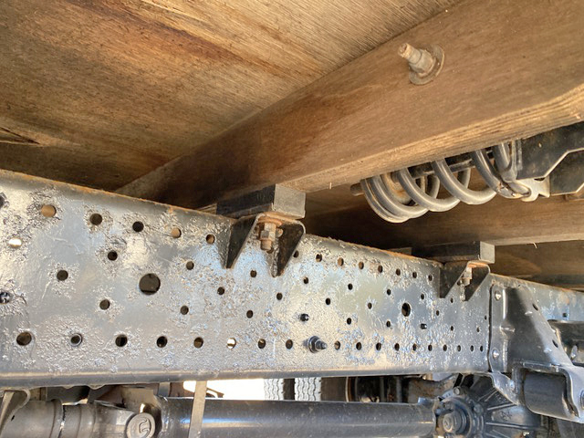 いすゞエルフ平ボディ小型（2t・3t）[写真23]