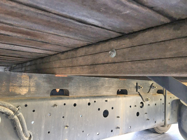 UDトラックスコンドル平ボディ中型（4t）[写真21]