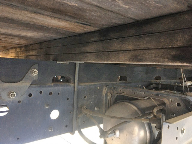 UDトラックスコンドル平ボディ中型（4t）[写真24]