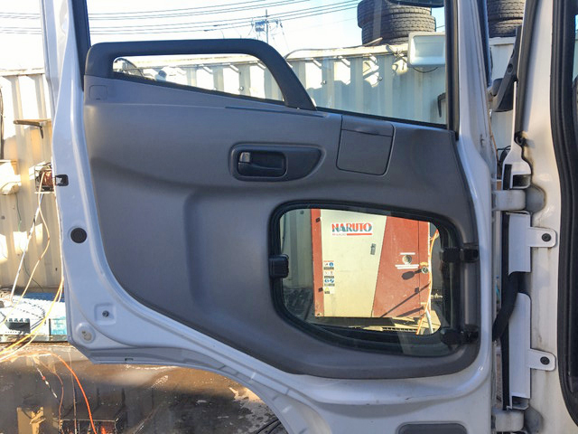 UDトラックスコンドル平ボディ中型（4t）[写真29]