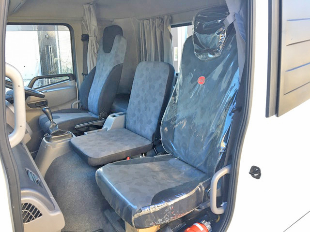 UDトラックスコンドル平ボディ中型（4t）[写真32]