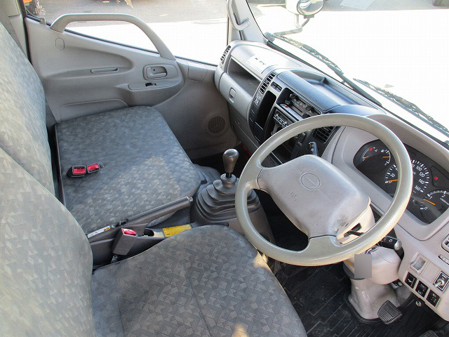 日野デュトロアルミバン小型（2t・3t）[写真04]