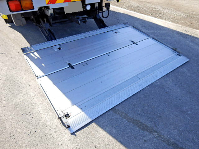 いすゞフォワードアルミウイング中型（4t）[写真17]