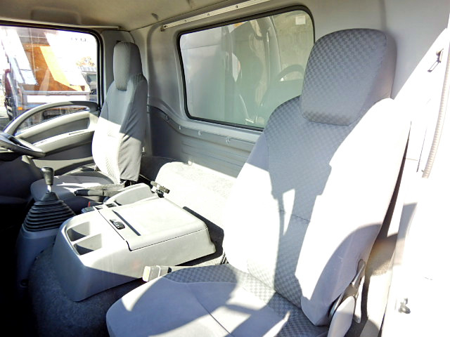 いすゞフォワードアルミウイング中型（4t）[写真21]