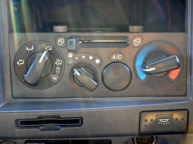 いすゞフォワードアルミウイング中型（4t）[写真23]