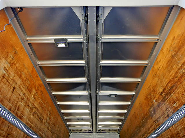 いすゞフォワードアルミウイング中型（4t）[写真08]