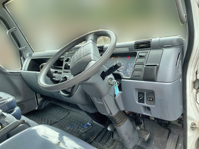 三菱ふそうキャンター活魚運搬車小型（2t・3t）[写真32]