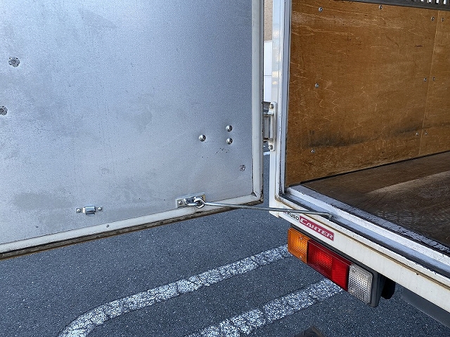 三菱ふそうキャンターアルミバン小型（2t・3t）[写真12]