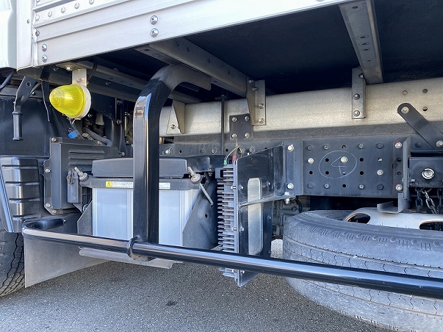 三菱ふそうキャンターアルミバン小型（2t・3t）[写真18]