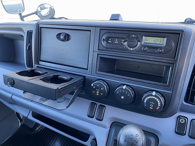 三菱ふそうキャンターアルミバン小型（2t・3t）[写真29]