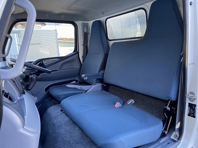 三菱ふそうキャンターアルミバン小型（2t・3t）[写真33]