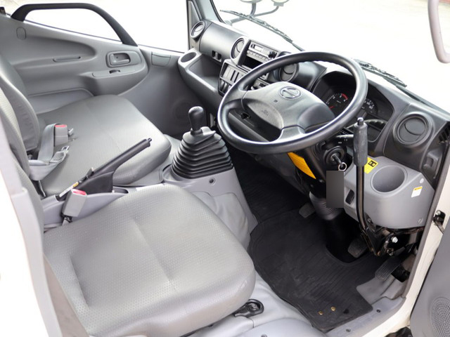 日野デュトロダブルキャブ・ダンプ小型（2t・3t）[写真31]