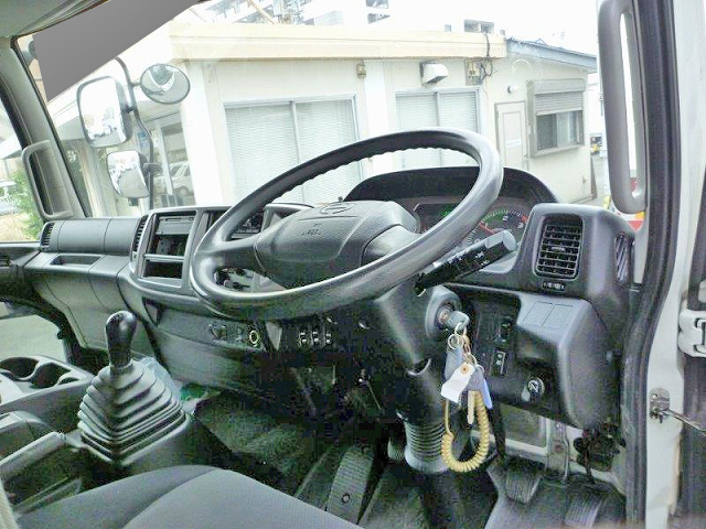 日野レンジャーパネルバン中型（4t）[写真12]