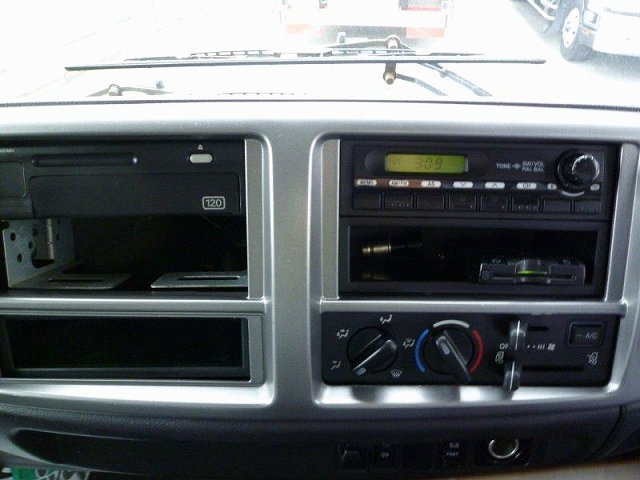 日野レンジャーパネルバン中型（4t）[写真09]