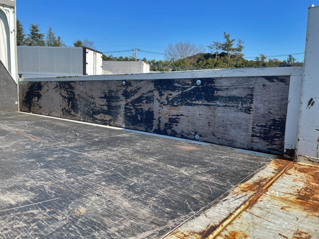 三菱ふそうキャンターガッツ平ボディ小型（2t・3t）[写真10]