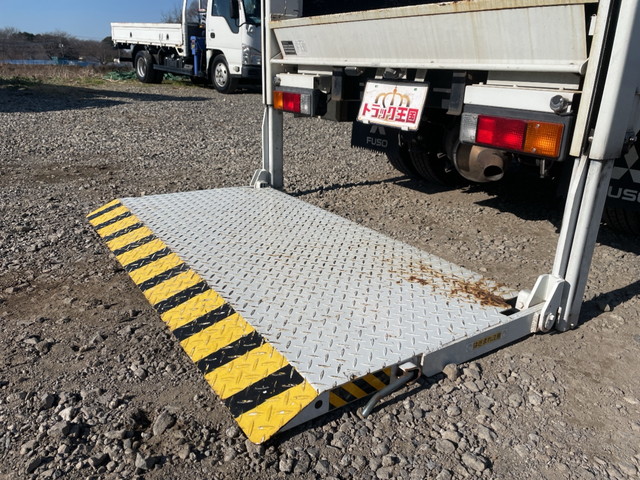 三菱ふそうキャンターガッツ平ボディ小型（2t・3t）[写真15]