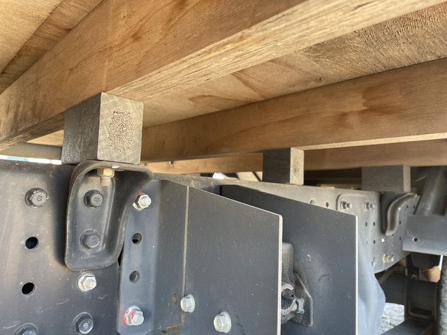 三菱ふそうキャンターガッツ平ボディ小型（2t・3t）[写真19]