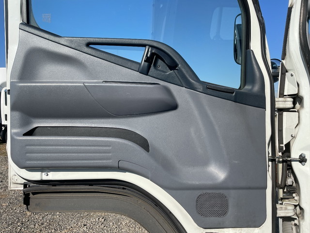 三菱ふそうキャンターガッツ平ボディ小型（2t・3t）[写真23]