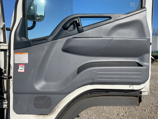 三菱ふそうキャンターガッツ平ボディ小型（2t・3t）[写真24]