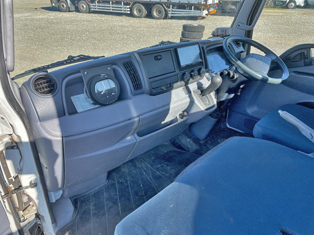 三菱ふそうキャンターガッツ平ボディ小型（2t・3t）[写真27]