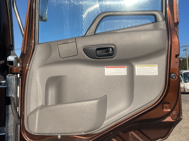 UDトラックスクオンアルミウイング大型（10t）[写真23]