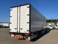 UDトラックスクオンアルミウイング大型（10t）[写真02]