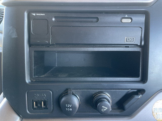 UDトラックスクオンアルミウイング大型（10t）[写真32]