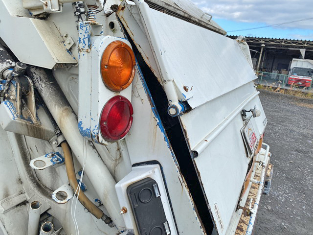 三菱ふそうキャンターパッカー車（塵芥車）小型（2t・3t）[写真16]