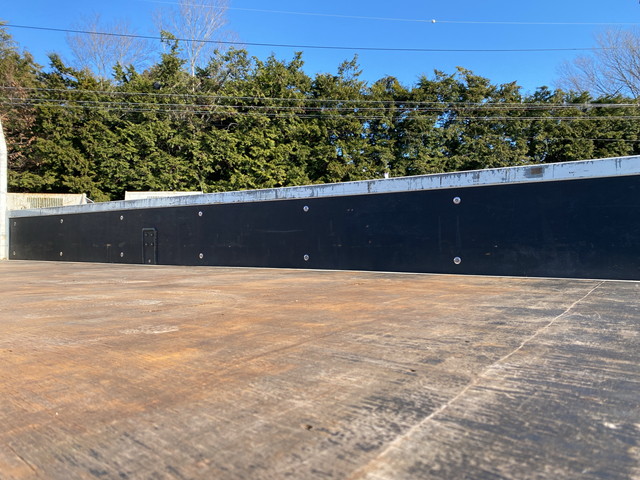 いすゞエルフ平ボディ小型（2t・3t）[写真11]