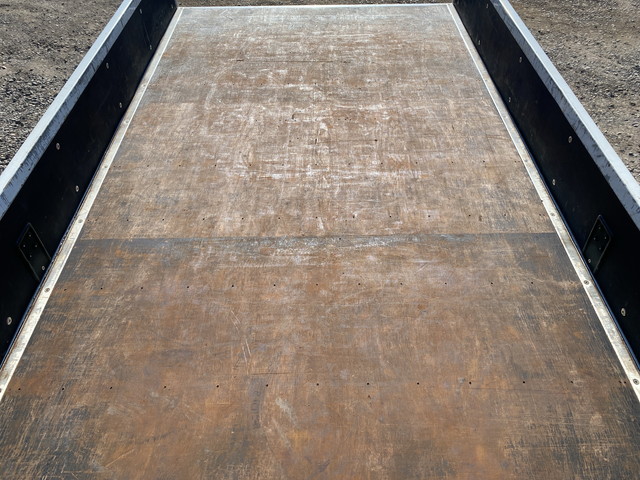 いすゞエルフ平ボディ小型（2t・3t）[写真13]