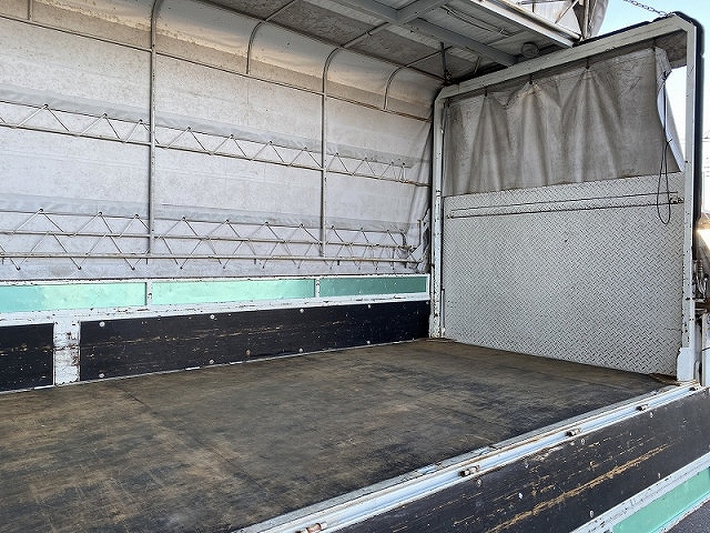 三菱ふそうキャンター幌ウイング小型（2t・3t）[写真10]