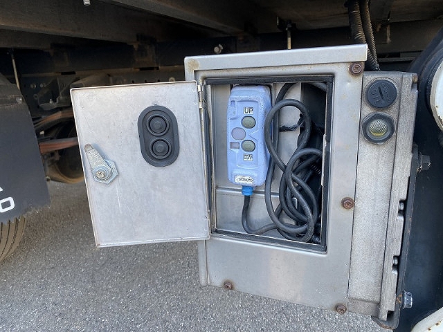 三菱ふそうキャンター幌ウイング小型（2t・3t）[写真14]