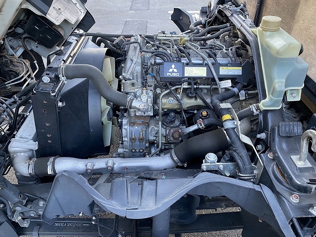 三菱ふそうキャンター幌ウイング小型（2t・3t）[写真16]