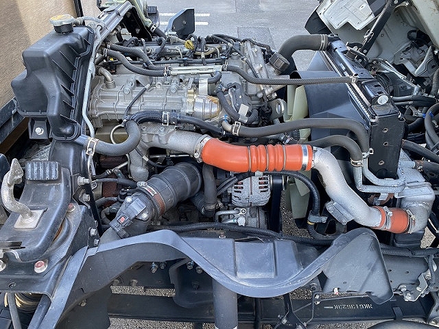 三菱ふそうキャンター幌ウイング小型（2t・3t）[写真17]