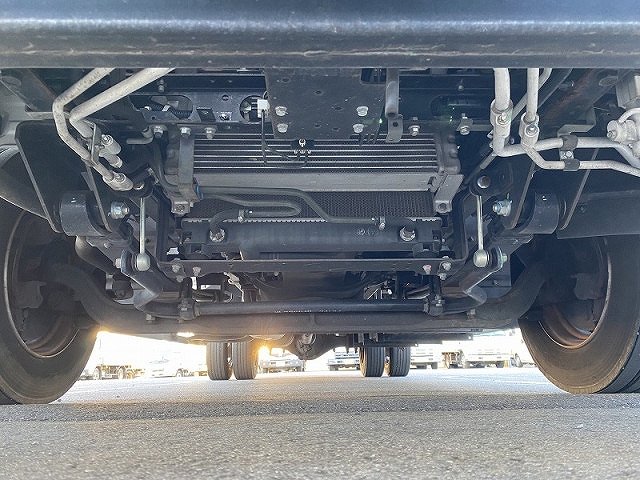 三菱ふそうキャンター幌ウイング小型（2t・3t）[写真18]