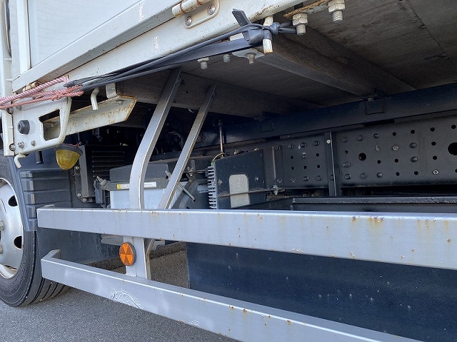 三菱ふそうキャンター幌ウイング小型（2t・3t）[写真19]