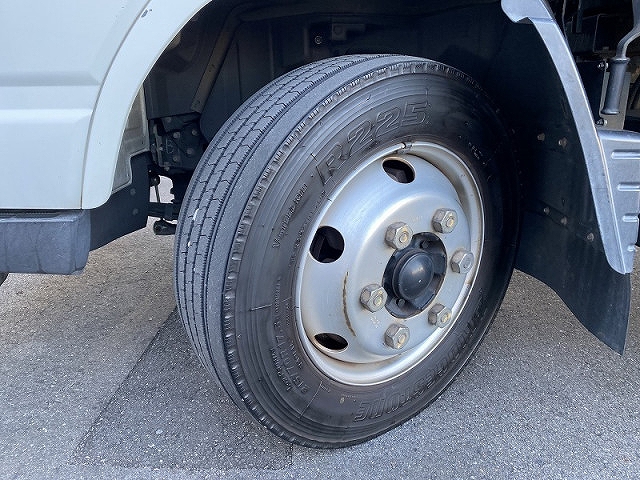 三菱ふそうキャンター幌ウイング小型（2t・3t）[写真23]