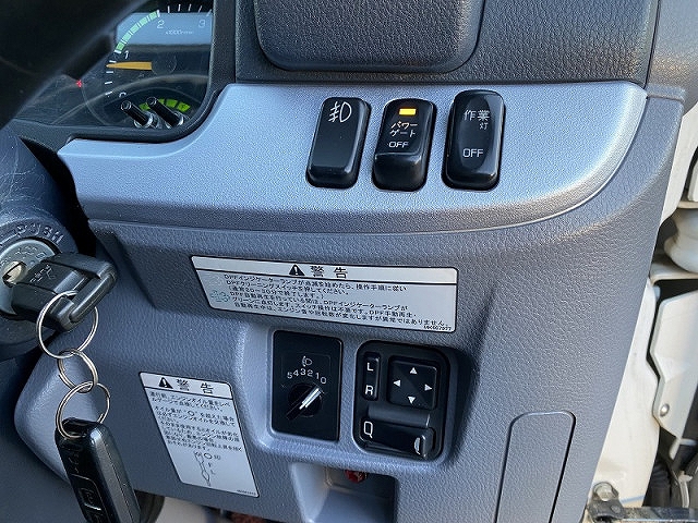 三菱ふそうキャンター幌ウイング小型（2t・3t）[写真32]